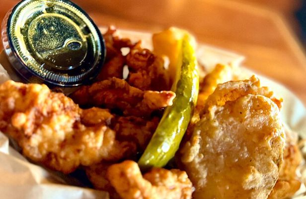 Savannah Walking Food Tour with 5 Locals Favorites Dishes