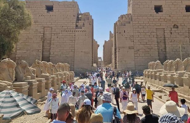 Full Day Guided Tour of Luxor East and West Banks Highlights