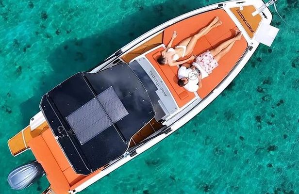 Milos: Private Boat Tour—Kleftiko Sarakiniko Poliegos