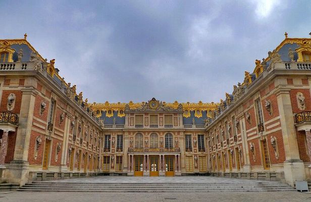 Versailles Palace Guided Tour with Gardens Access from Paris