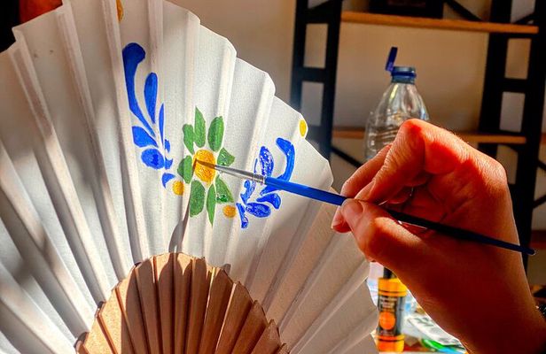 Spanish Fan Painting Workshop with Local Artist in Valencia