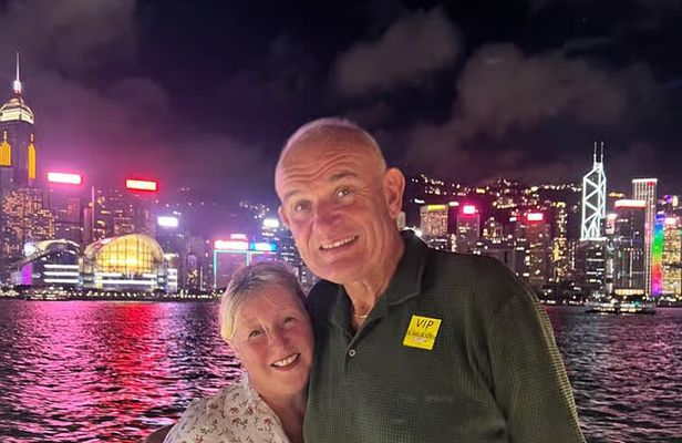 Hong Kong: Symphony of Lights Yacht Tour with Snacks & Drinks