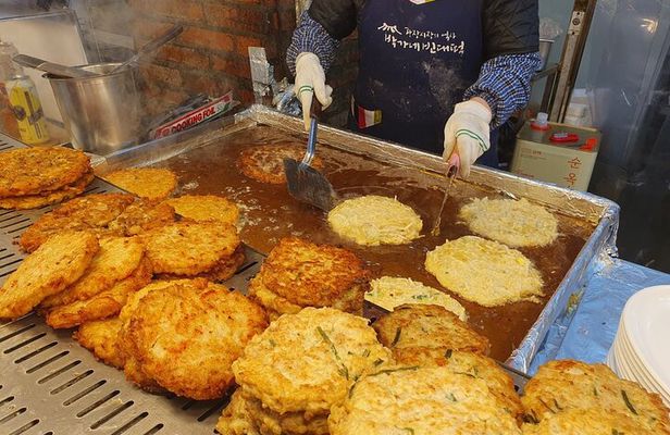 Seoul Local Vibes, Food & Market Tour