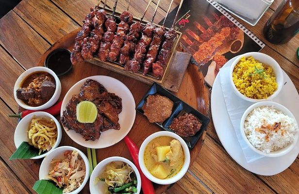 Seminyak Balinese Cooking Class & Market Tour with Free Pick Up