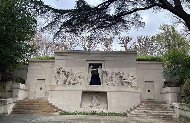 Paris: Père Lachaise Cemetery Guided Walking Tour