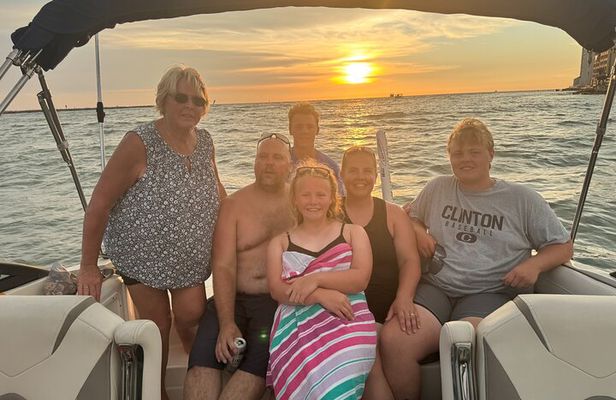 Private Clearwater Sunset Cruise & Dolphins (2 Hours,6 Guests)