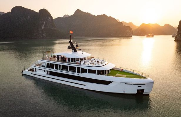 Hera Luxury Day Cruise: Ha Long Bay & Lan Ha Bay Tour