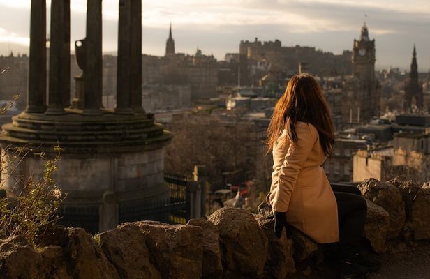 Private Edinburgh Photoshoot with a Local Photographer