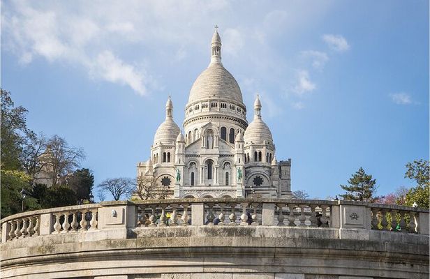 Montmartre Walking Tour: Explore Top Sights & Hidden Gems