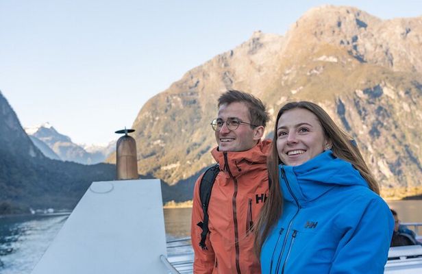 Queenstown to Milford Sound Scenic Helicopter and Premium Cruise