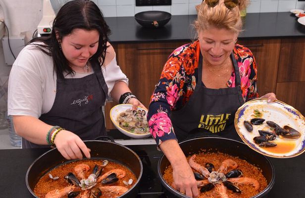 Barcelona Gaudi Walking Tour and Paella Cooking Class