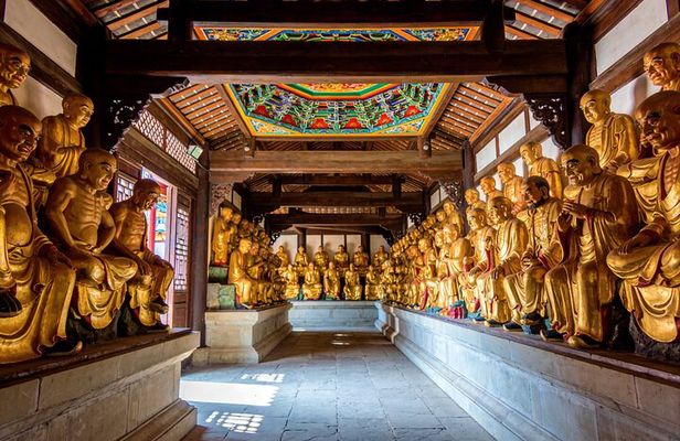 Chengdu Private Day Tour to Emei Mountain with Lunch and Cable Car Ride