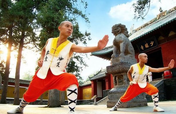 Private Day Tour to Shaoling Temple and Yellow River from Zhengzhou with Lunch