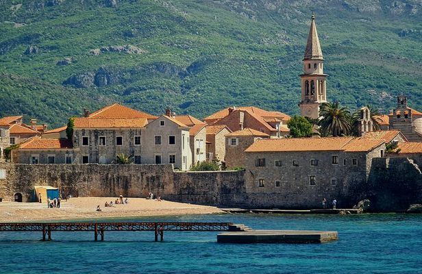Shkoder: Day Tour to Montenegro, Budva and Sveti Stefan