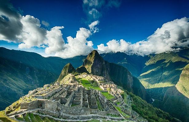 Machu Picchu Trip from Cusco with Train and Private Tour Guide