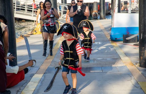 Yo Ho Pirate Sunset Dinner Cruise in Cabo San Lucas