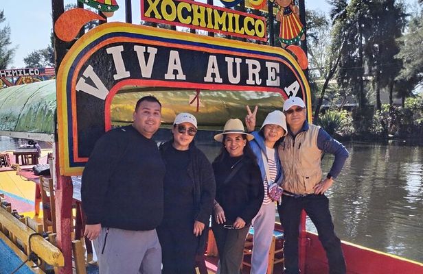 Xochimilco + Coyoacan + Frida Kahlo Museum + Ajolotes SMALL GROUP