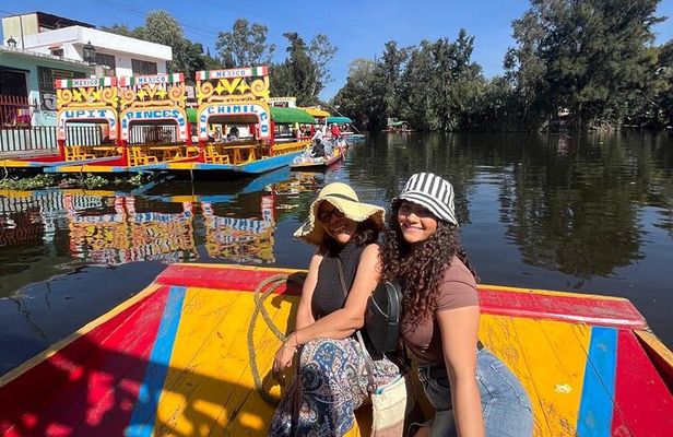 3-in-1 Tour: Xochimilco, Coyoacan and Frida Kahlo Museum small group