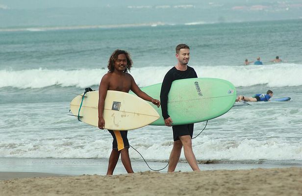 Beginner Surf Lesson in Canggu Small Group