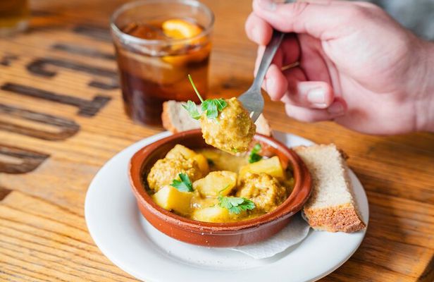 Gourmet Tapas and Wine Tour in Málaga