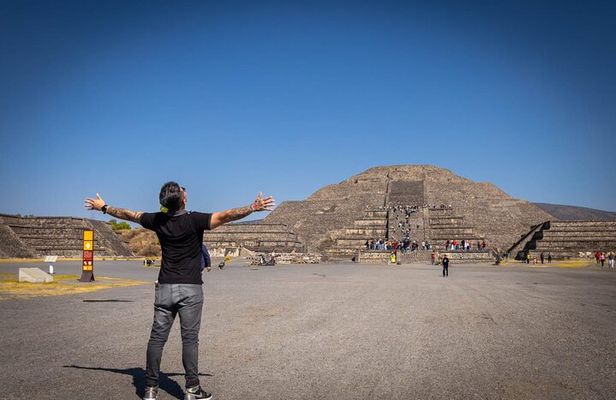 Private Teotihuacan Pyramids, Cave Breakfast, CDMX Pickup