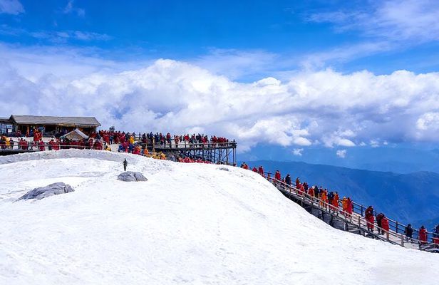 Lijiang Private Essentials Tour to Jade Dragon Snow Mountain including Cable Car