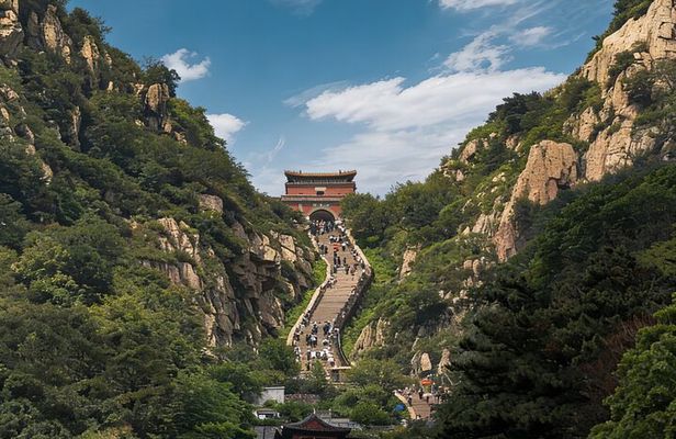Private Day Tour to Mount Tai from Tai'an with Lunch and Cable Car Ride