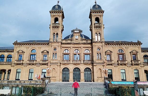 History and Highlights Walking Tour in San Sebastian