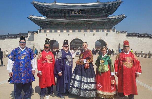 Seoul Old Meets New: Palace, Bukchon & Gwangjang Market
