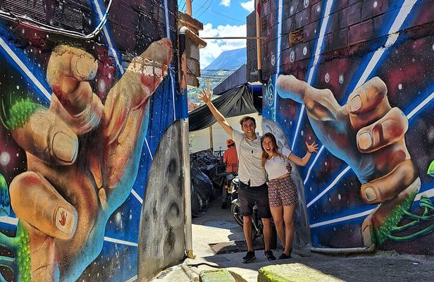 Comuna 13 Private Tour: Graffiti, History, and Transformation