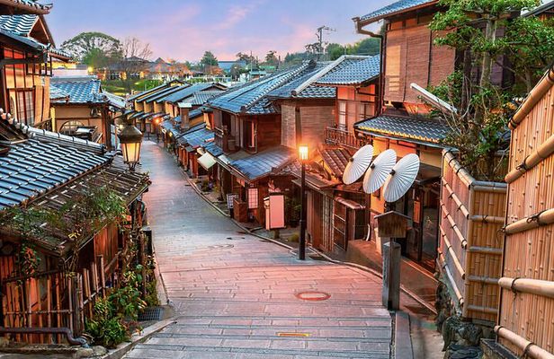 Kyoto Bus Tour: Fushimi, Kiyomizu, Kinkaku-ji & Arashiyama