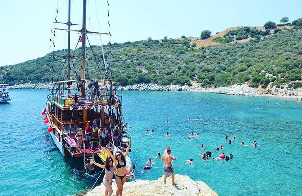Kusadasi Boat Trip at National Park Bays with Lunch