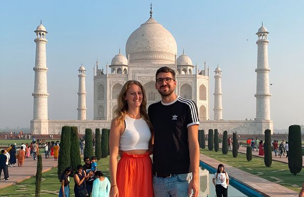 Private Taj Mahal and Agra Fort Tour from Delhi with 5 Star Lunch