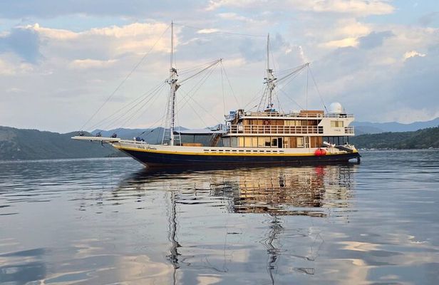 Open trip Komodo 3d2n Pelita Arunika