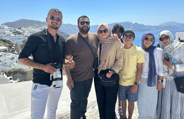  *{6 Hours Luxury Shared Island Tour in Santorini}*