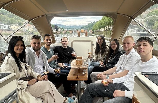 Private boat trip with captain in Heidelberg exclusive and stylish!