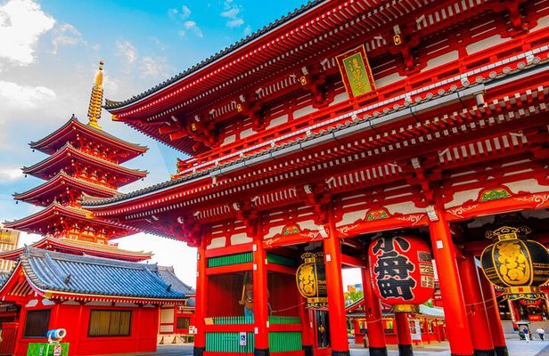 Private Old Tokyo Tour: Asakusa, Ueno with Local Guide