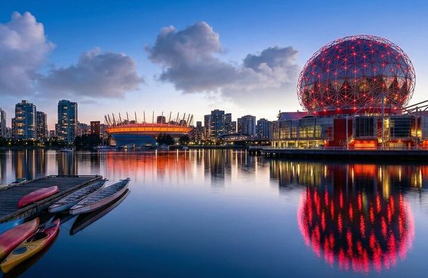 Vancouver City Tour for Small Group + Luggage
