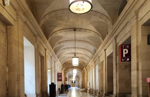 Inside the Palais de Justice: 2-Hour Private Guided Tour in Paris