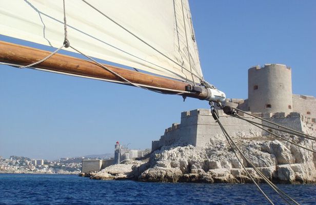 Sailing cruise Chateau d'if and calanques du Frioul