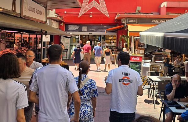 Contrasts of Madrid : Salamanca, Vallecas, China Town, & Austrias