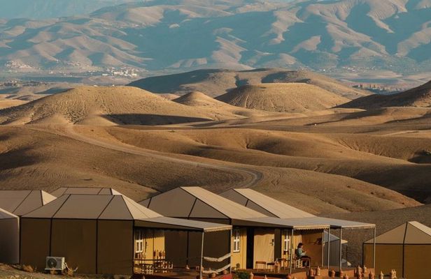 Overnight stay in the Agafay Desert, Deluxe Tent with Show and Swimming Pool