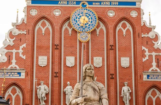 Riga Old Town Tour with Latvian Wine & Cheese Tasting