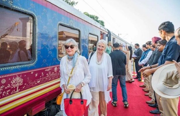 From Delhi Same Day Agra Tour by Train with Female Guide