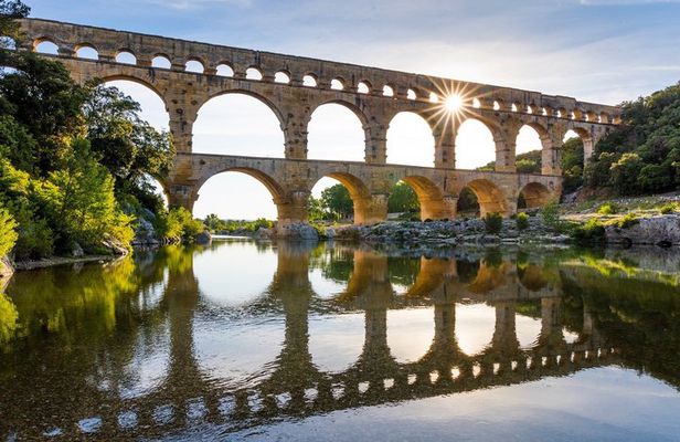 Saint-Rémy, Les Baux, from the Careers of Lights to the Pont du Gard