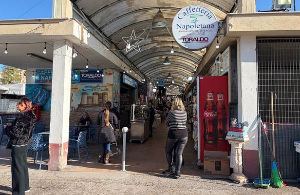 Walking tour of the daily life of Naples in Fuorigrotta
