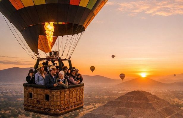 Balloon Flight in Teotihuacan + Breakfast in La Gruta and Transportation