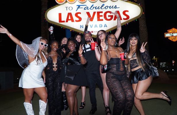 Hip Hop Club Experience With Unlimited Drinks on Party Bus