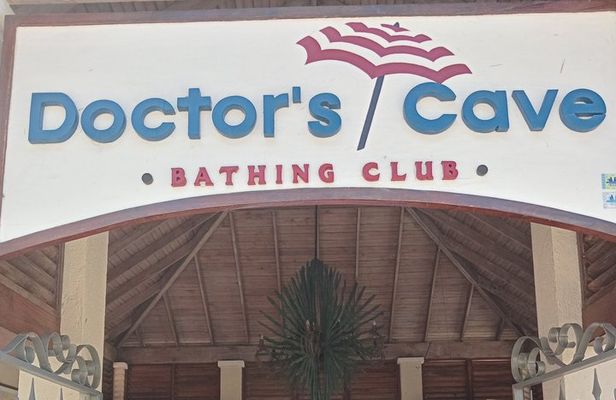 Doctor's Cave Beach Day Pass Private Transport from Montego Bay