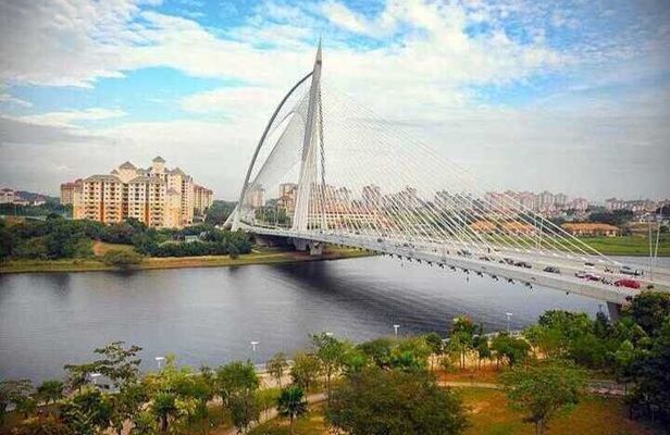 Putrajaya Cruise and Sightseeing Tour from Port Klang